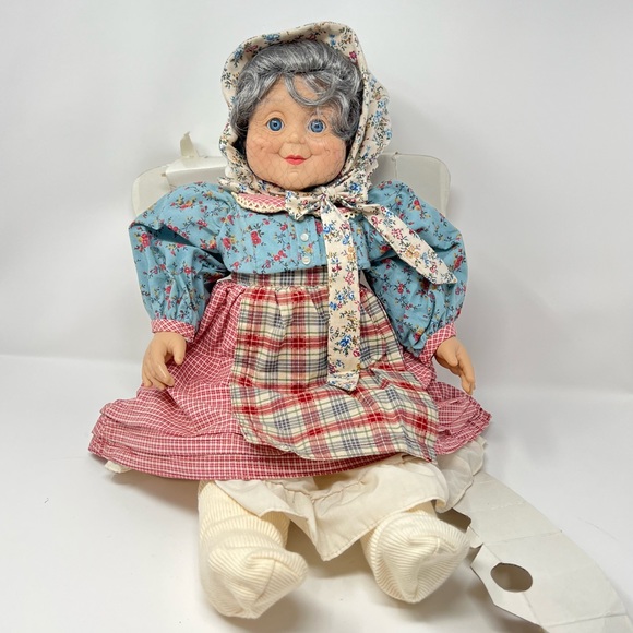 Grannyworld German Grandmother Doll 1993 Gray Hair Dimples Realistic Face  Soft